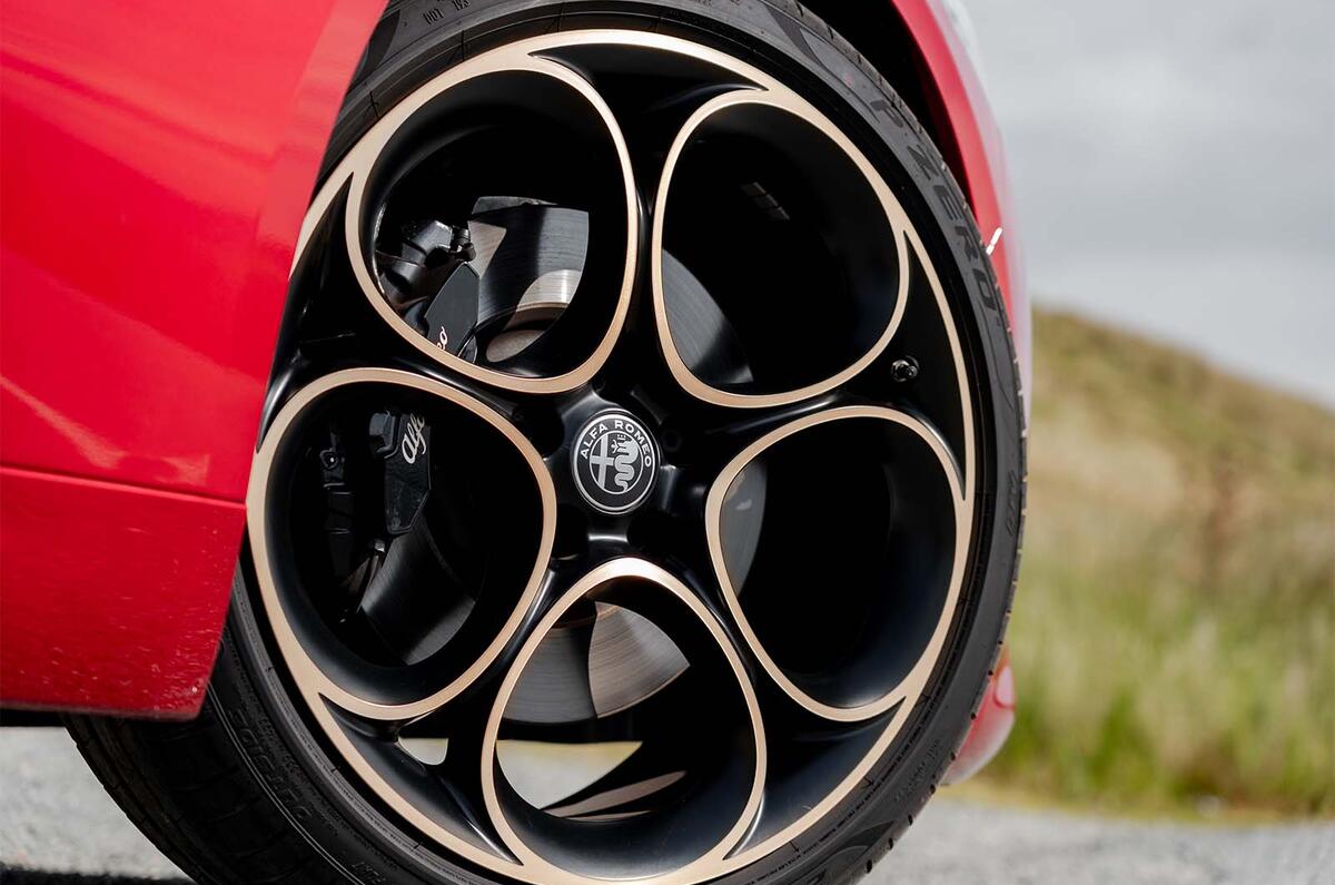 Alfa Romeo Giulia Intensa wheel