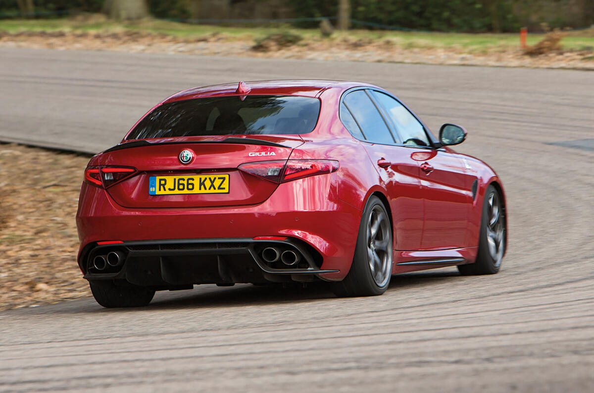Alfa Romeo Giulia Quadrifoglio Review 2017 Autocar Alfa Romeo Giulia Quadrifoglio Review 2017 Autocar