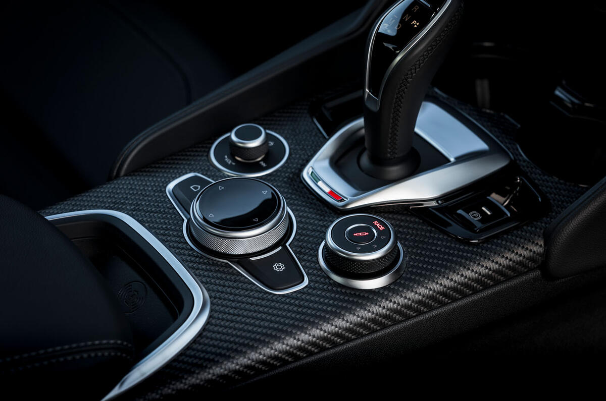 alfa romeo giulia qv review 2025 18 centre console alfa romeo giulia qv review 2025 18 centre console