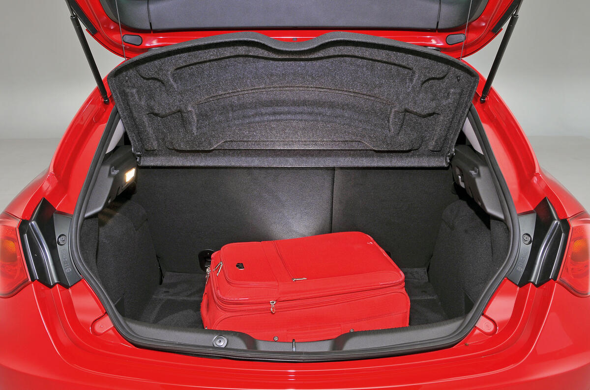 Alfa Romeo Giulietta boot space