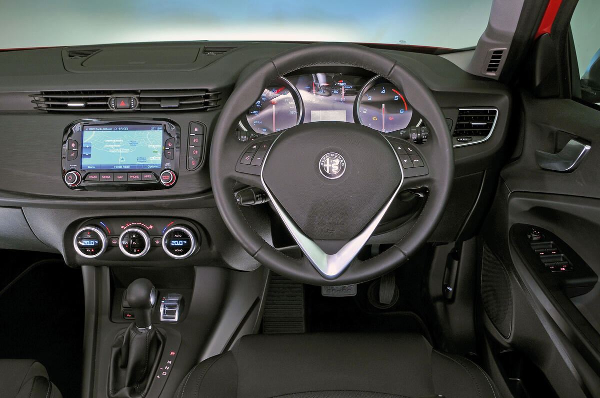 alfa romeo giulietta dashboard