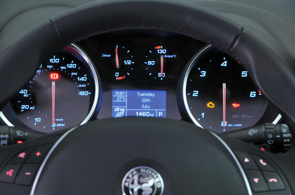 Alfa Romeo Giulietta instrument cluster