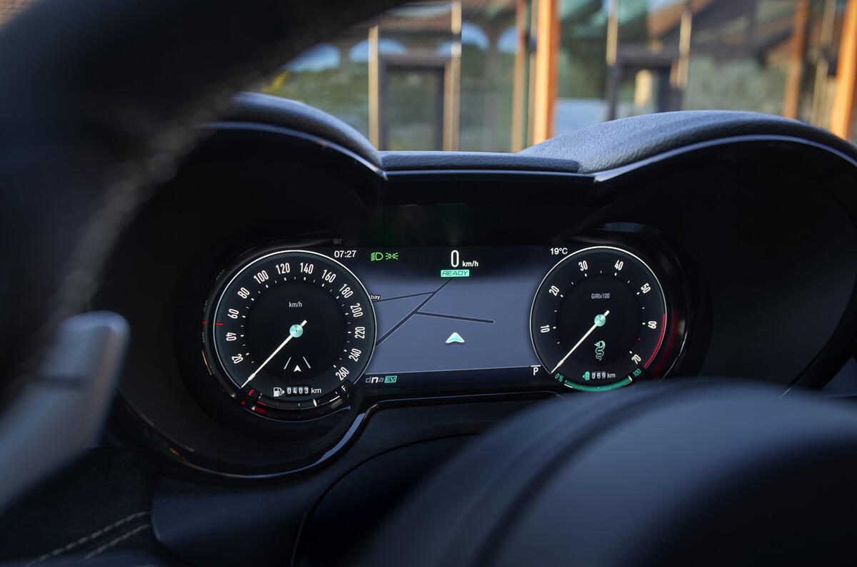 Alfa Romeo Tonale   driver display Alfa Romeo Tonale   driver display