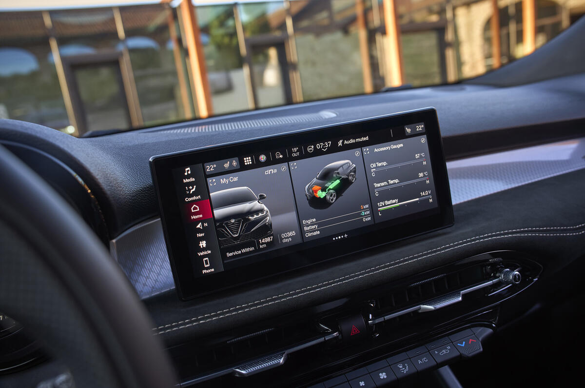 Alfa Romeo Tonale   infotainment with energy flow Alfa Romeo Tonale   infotainment with energy flow
