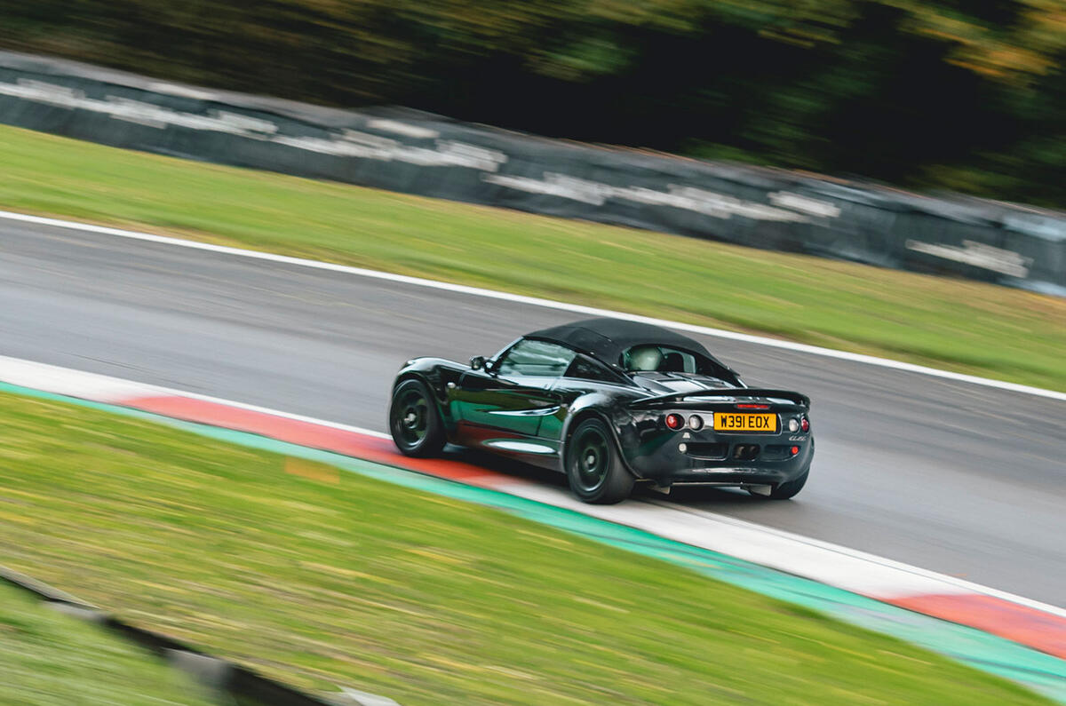 Analogue Automotive Supersport Restomod FD 2024 rear corner ME 2