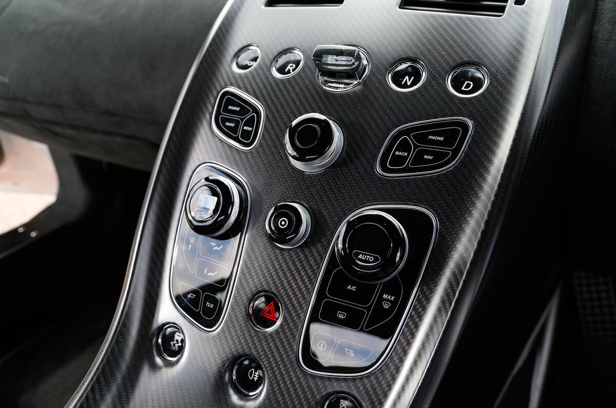 Aston Martin Vantage GT12 centre console