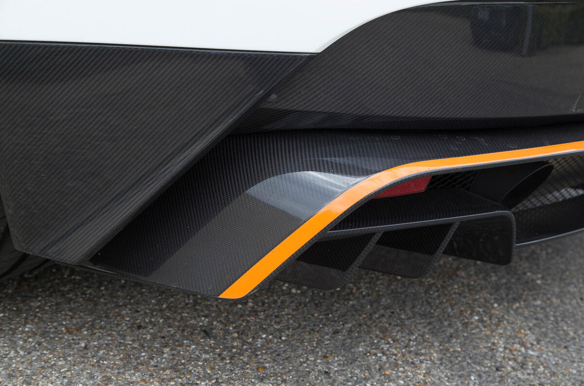 Aston Martin Vantage GT12 rear splitter
