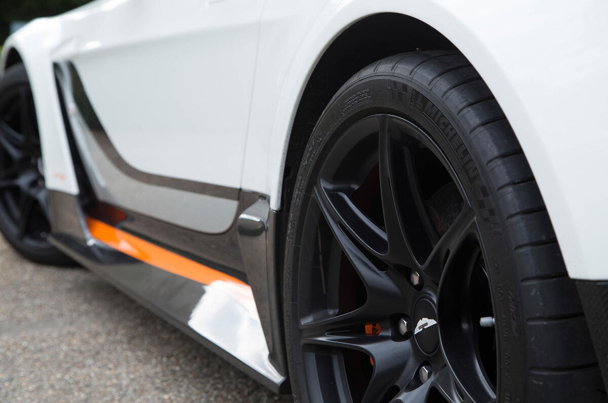 Aston Martin Vantage GT12 side skirts