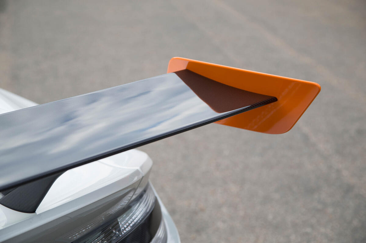 Aston Martin Vantage GT12 rear wing