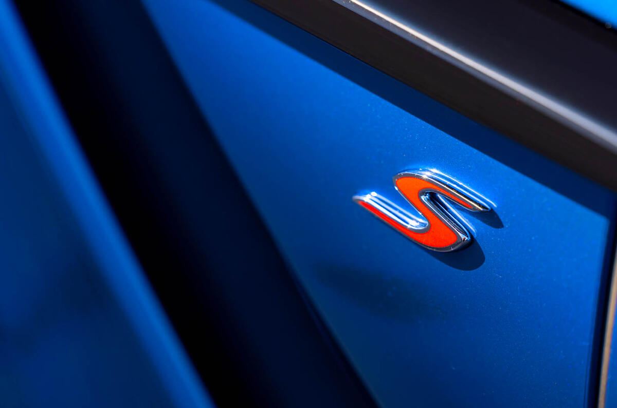 Aston Martin DBX review 2025 006