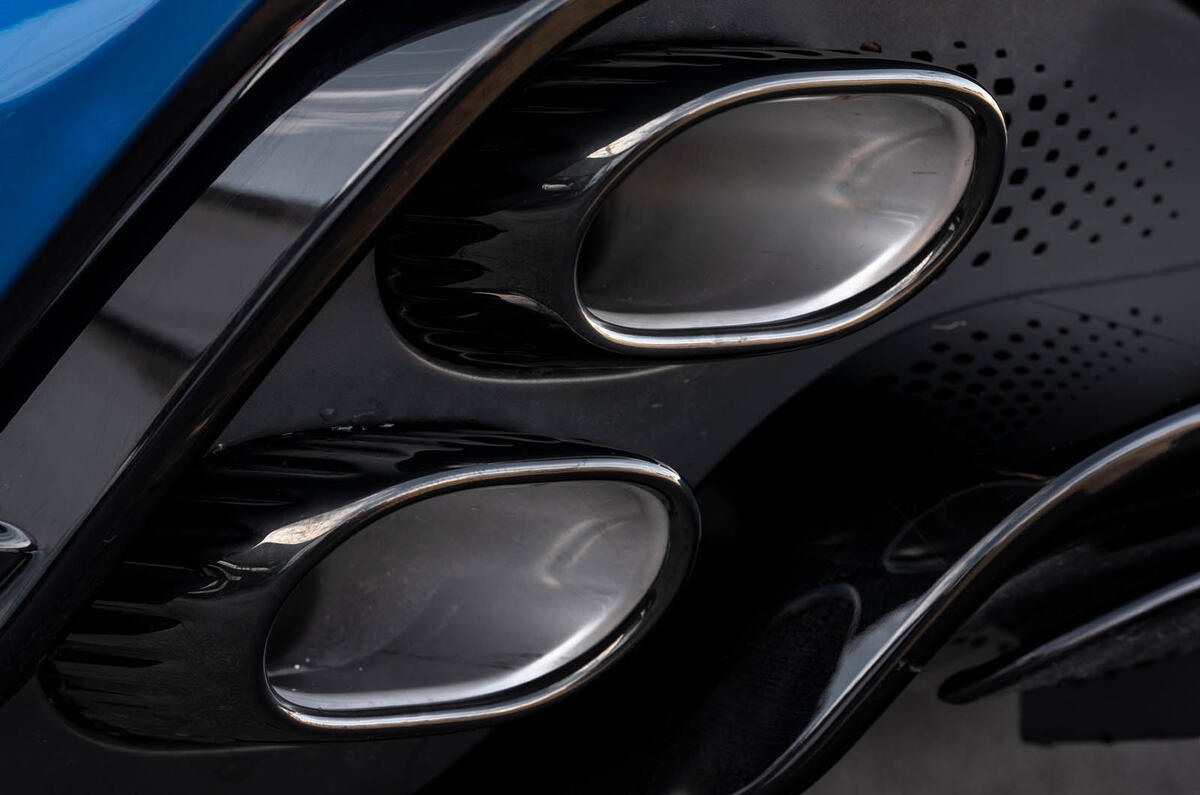 Aston Martin DBX review 2025 011