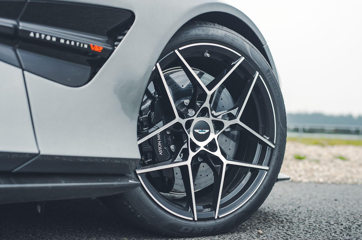 Aston martin vanquish rt 2025 15 wheel