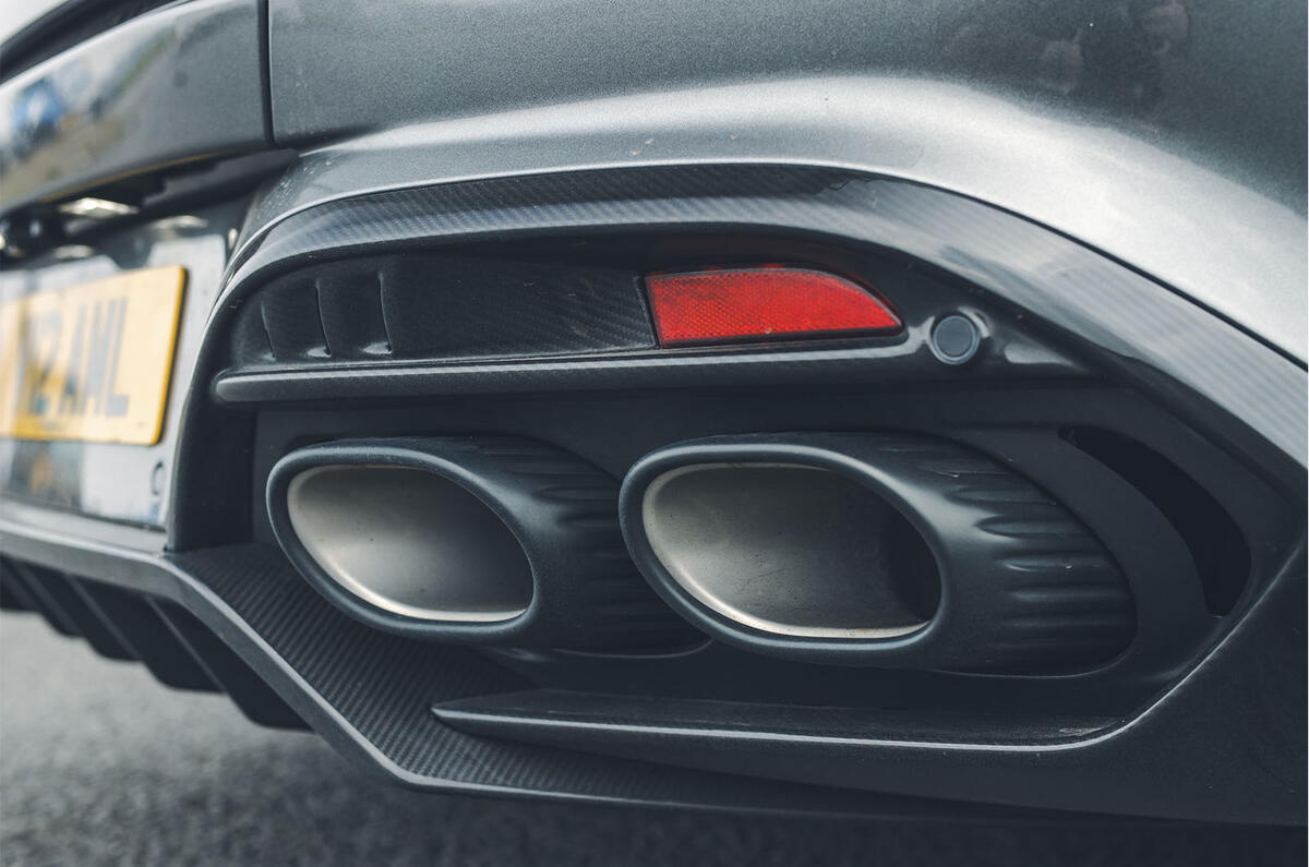 Aston martin vanquish rt 2025 17 exhausts