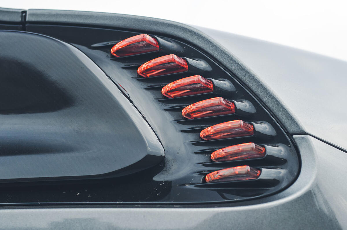 Aston martin vanquish rt 2025 18 tailights