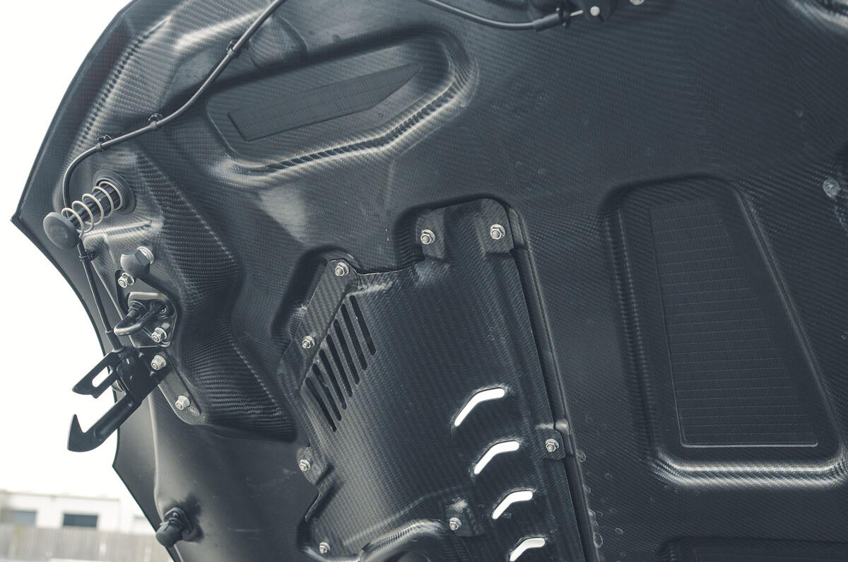 Aston martin vanquish rt 2025 19 carbon bonnet