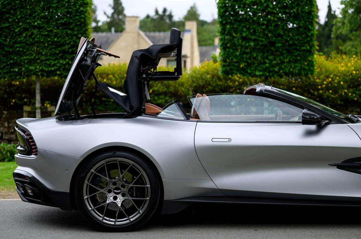 Aston Martin Vanquish Volante avis 2025 005