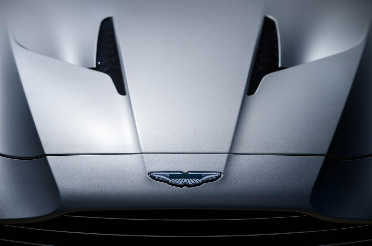 Aston Martin Vanquish Volante avis 2025 008