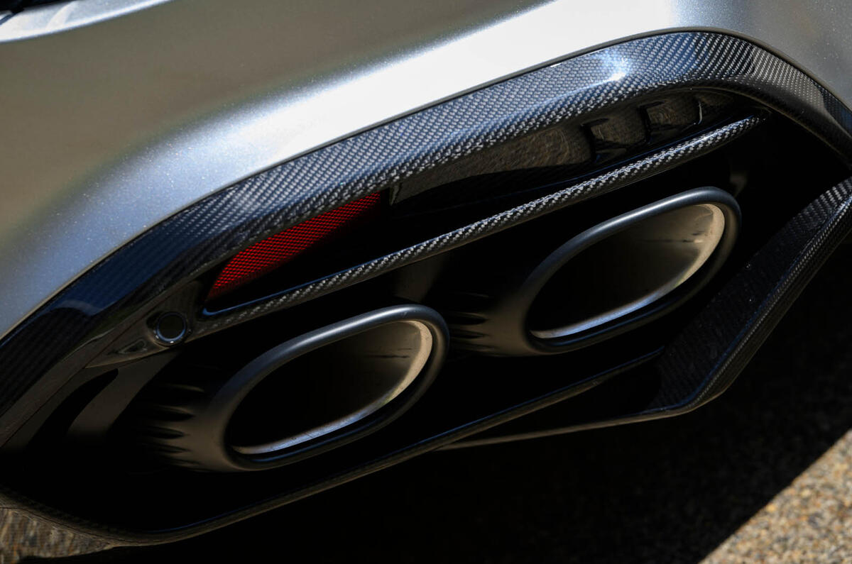 Aston Martin Vanquish Volante - compte-rendu 2025 011