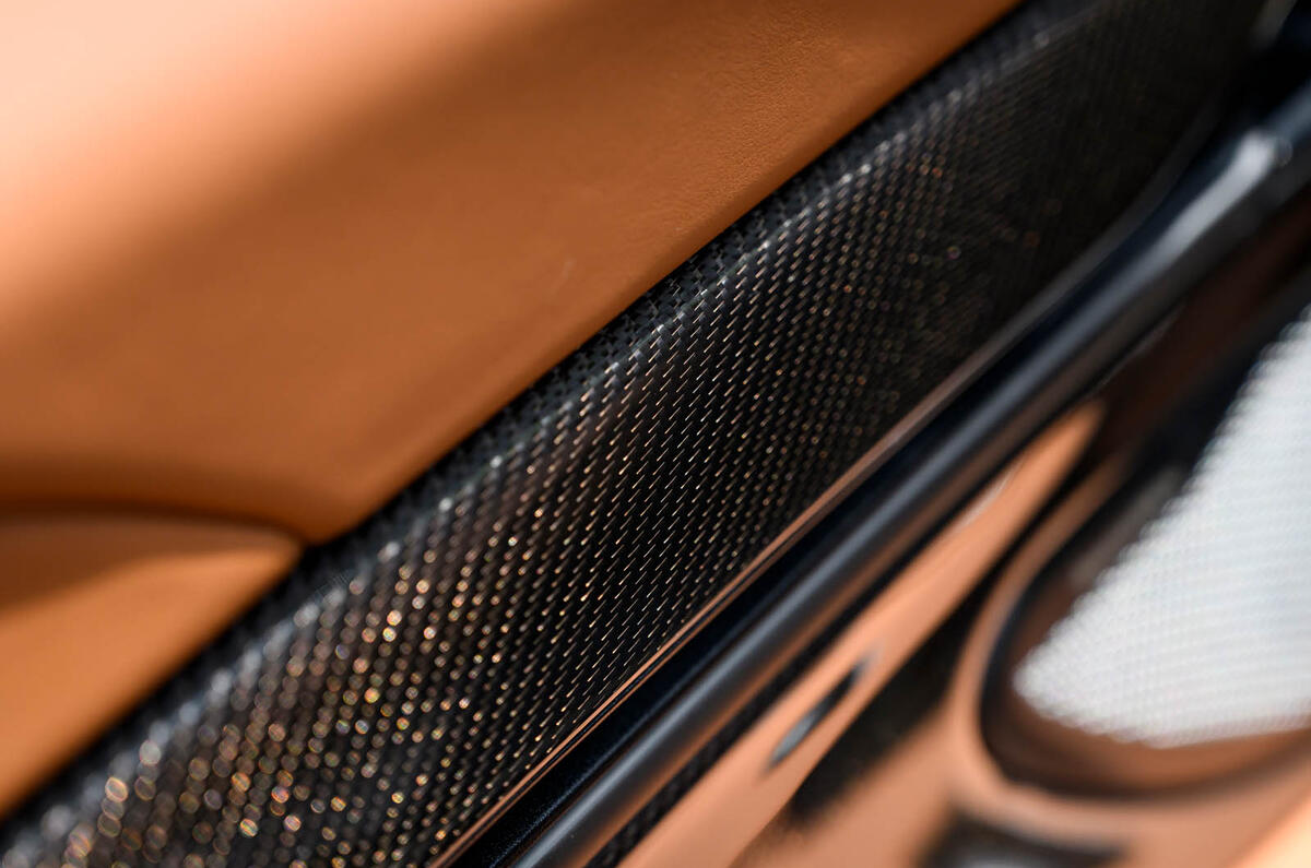 Aston Martin Vanquish Volante - compte-rendu 2025 019