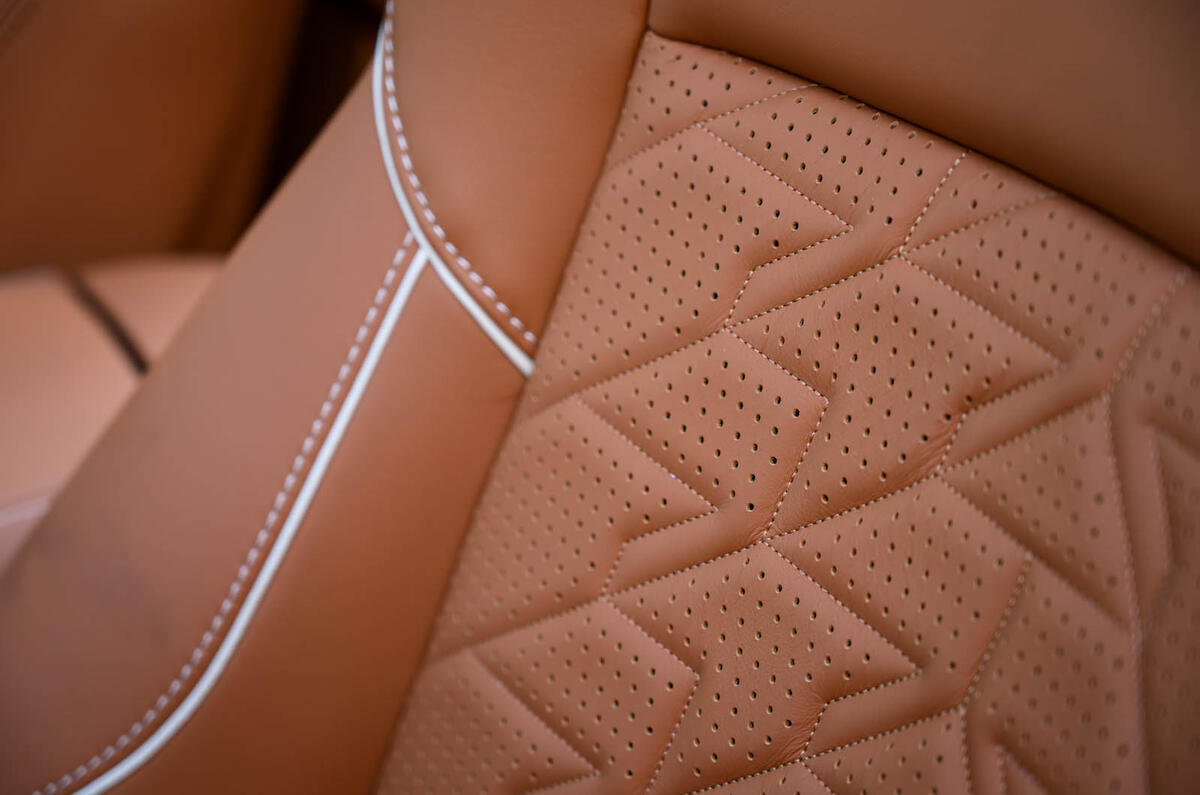 Aston Martin Vanquish Volante avis 2025 020