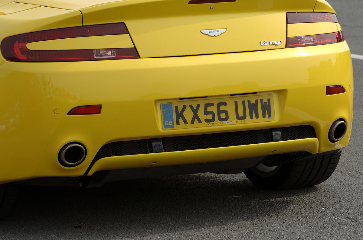 V8 Vantage Roadster's rear exhausts