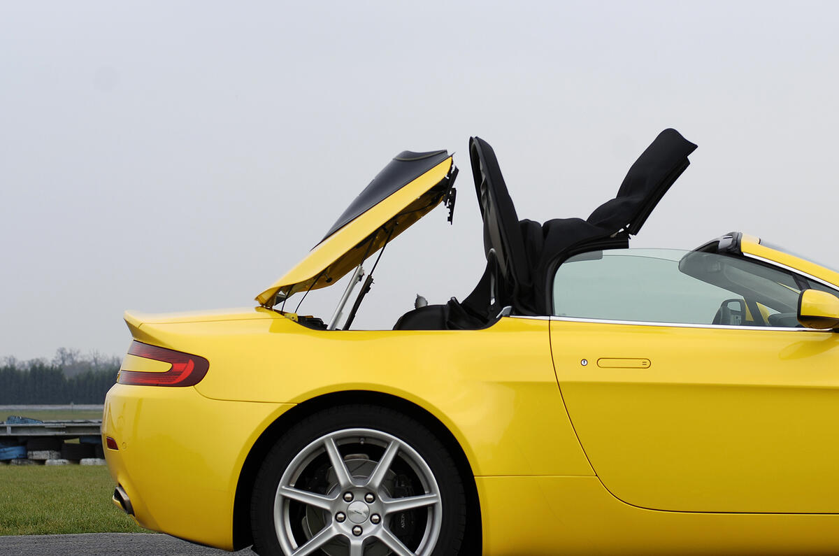 V8 Vantage's folding roof