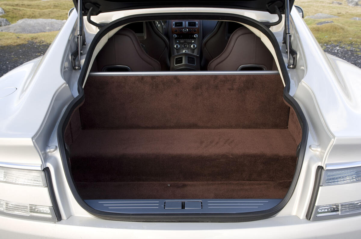 Aston Rapide v Porsche Panamera