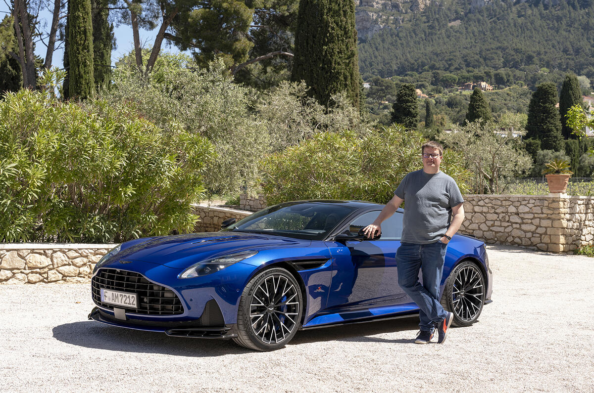AstonMartinDB12S©PhotoMaxEarey 2602