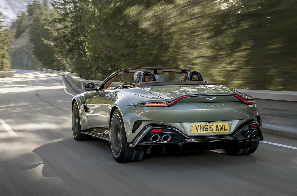 AstonMartinVantageRoadster06
