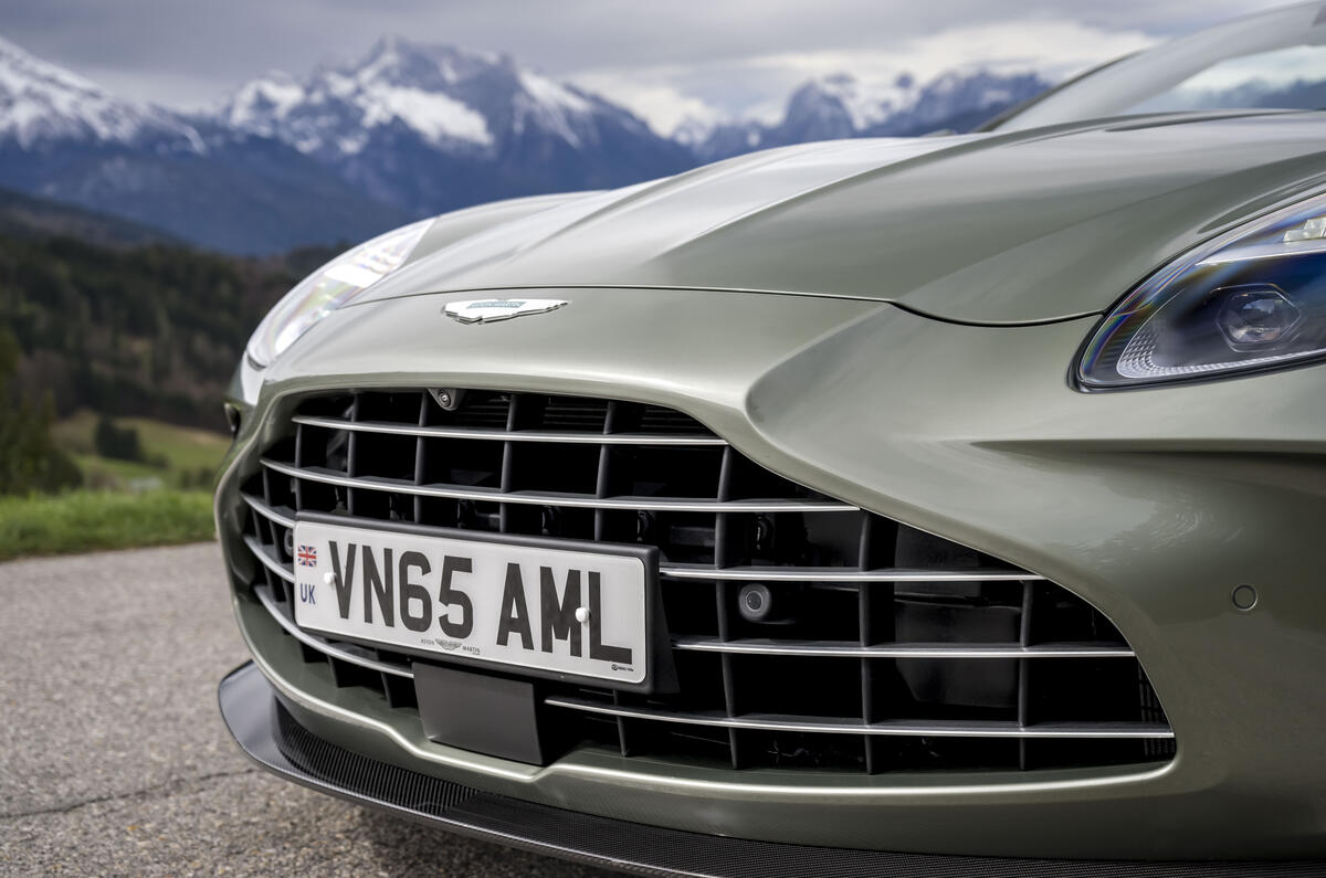 AstonMartinVantageRoadster CALIFORNIASAGE ©AndyMorgan 0122