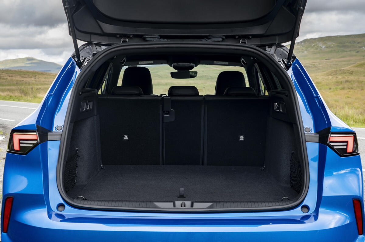 Astra Sports Tourer boot