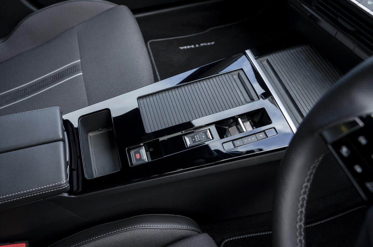 Astra Sports Tourer centre console