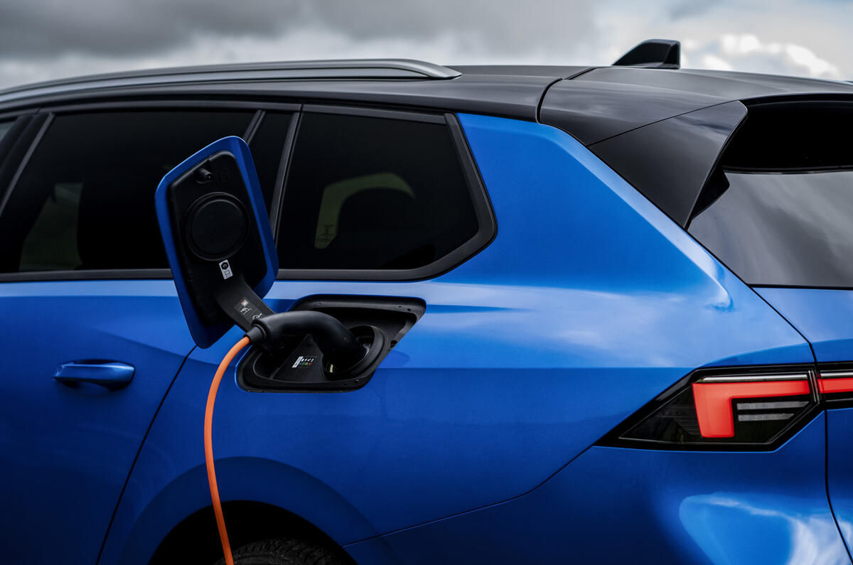 Astra Sports Tourer charging flap