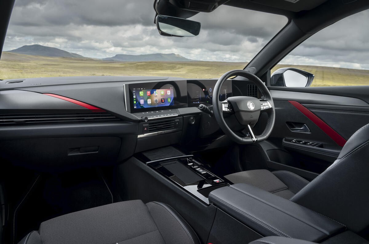 Astra Sports Tourer front interior