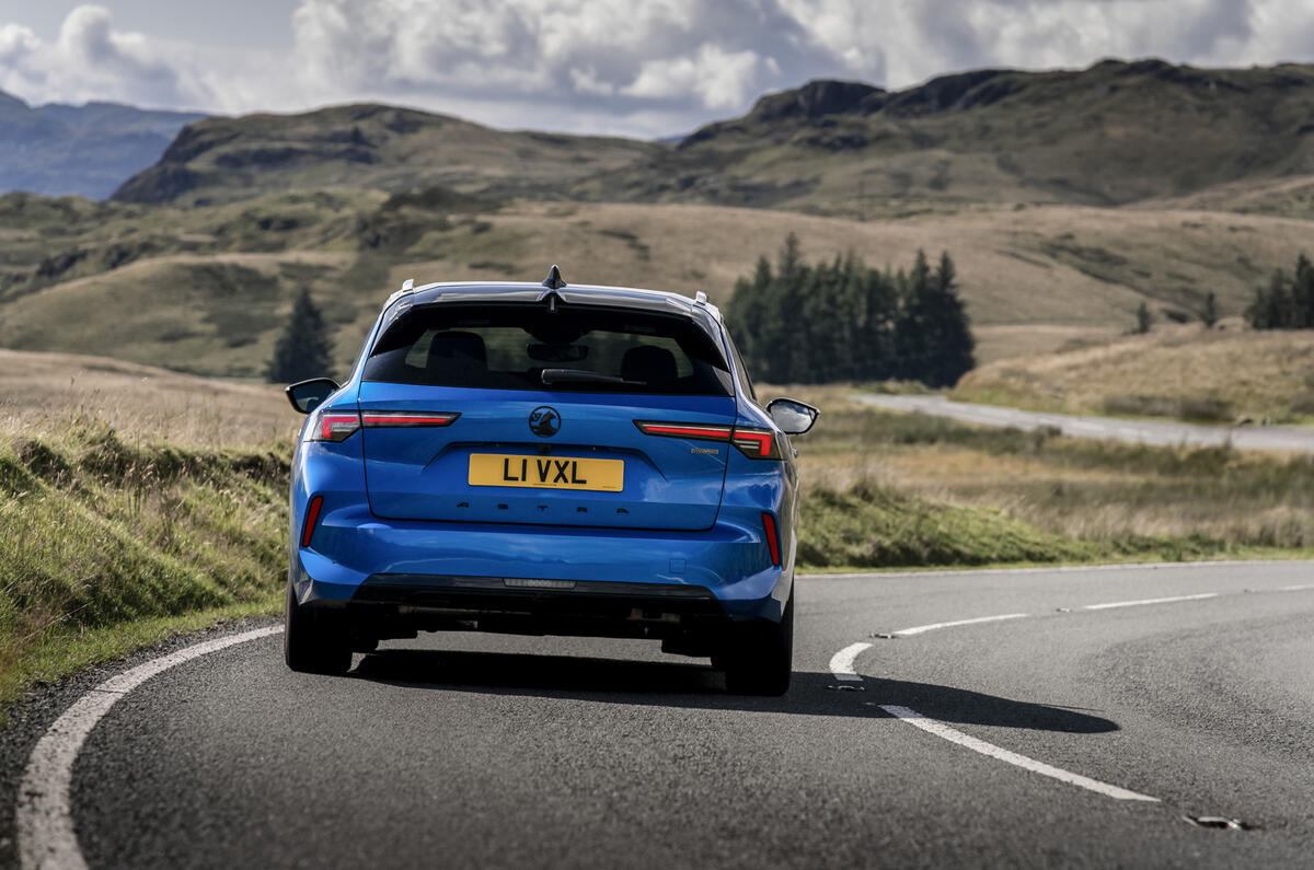 Astra Sports Tourer rear head on