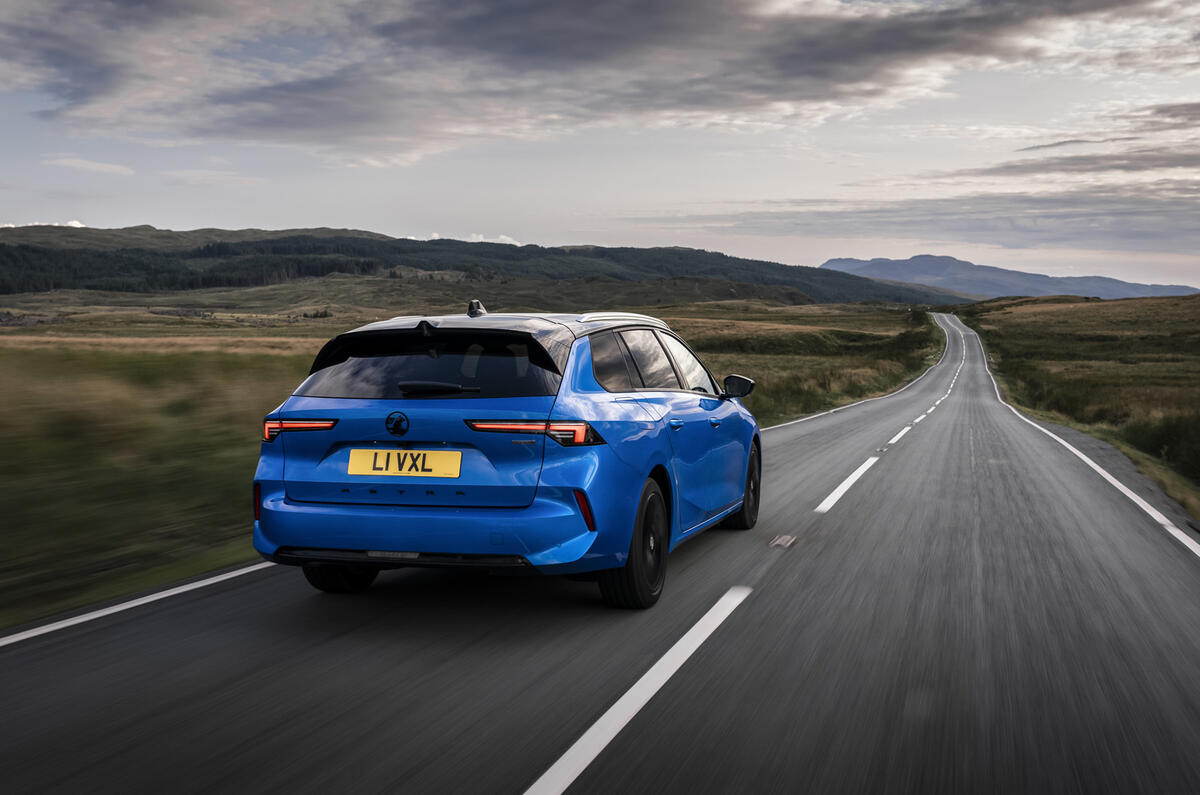 Astra Sports Tourer rear lead