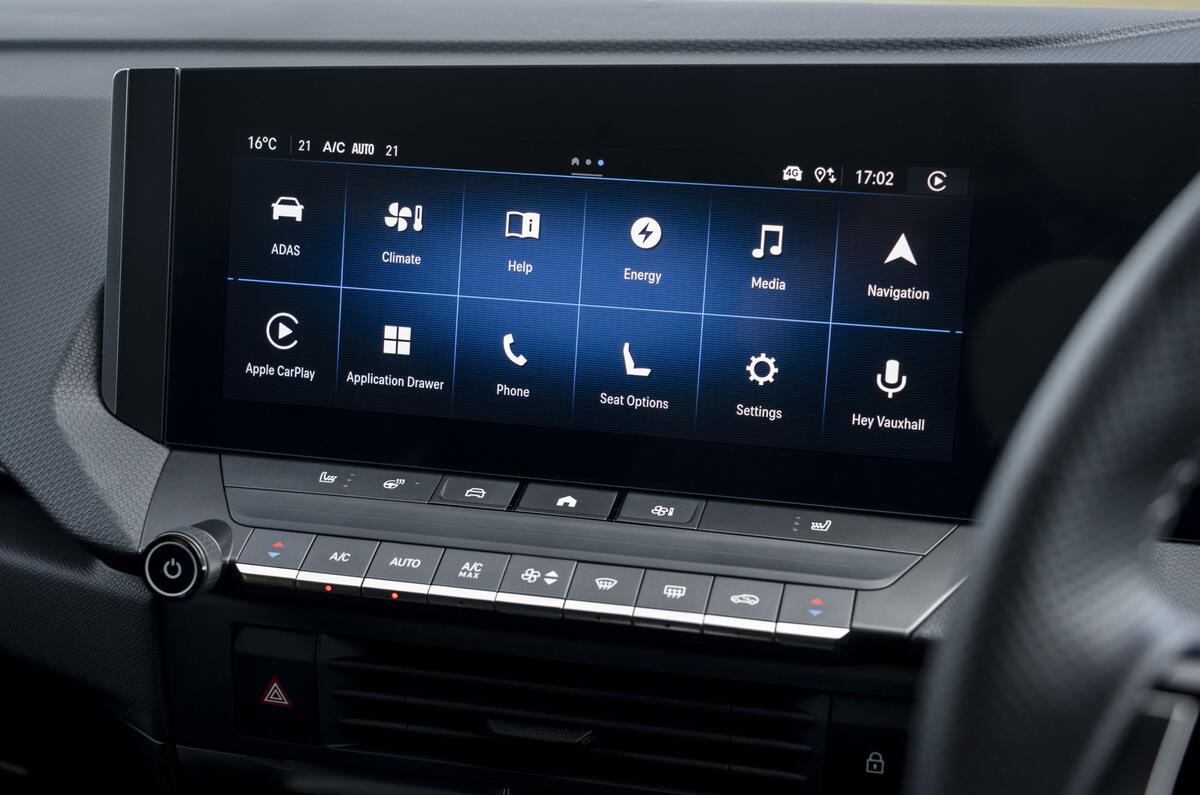 Astra Sports Tourer touchscreen