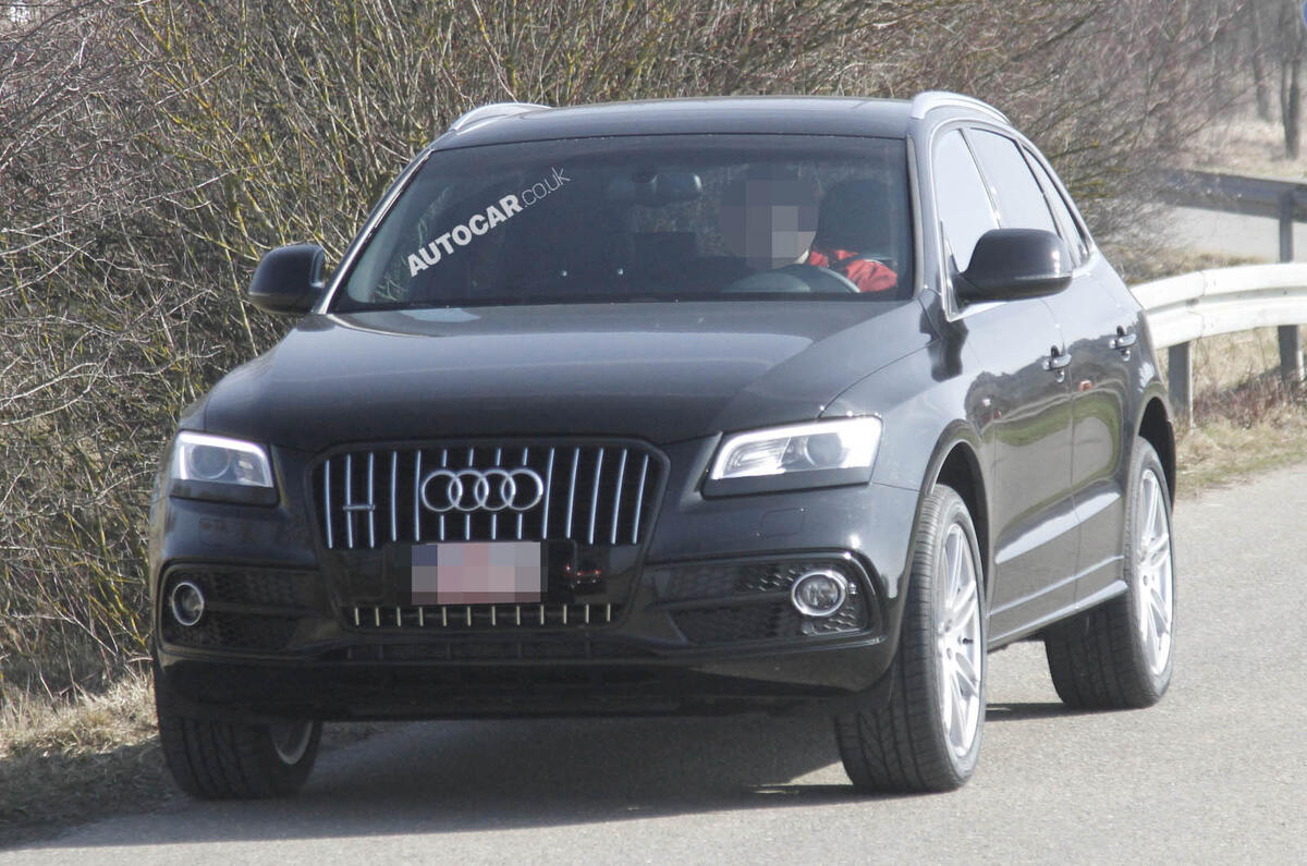Facelifted Audi Q5 spied