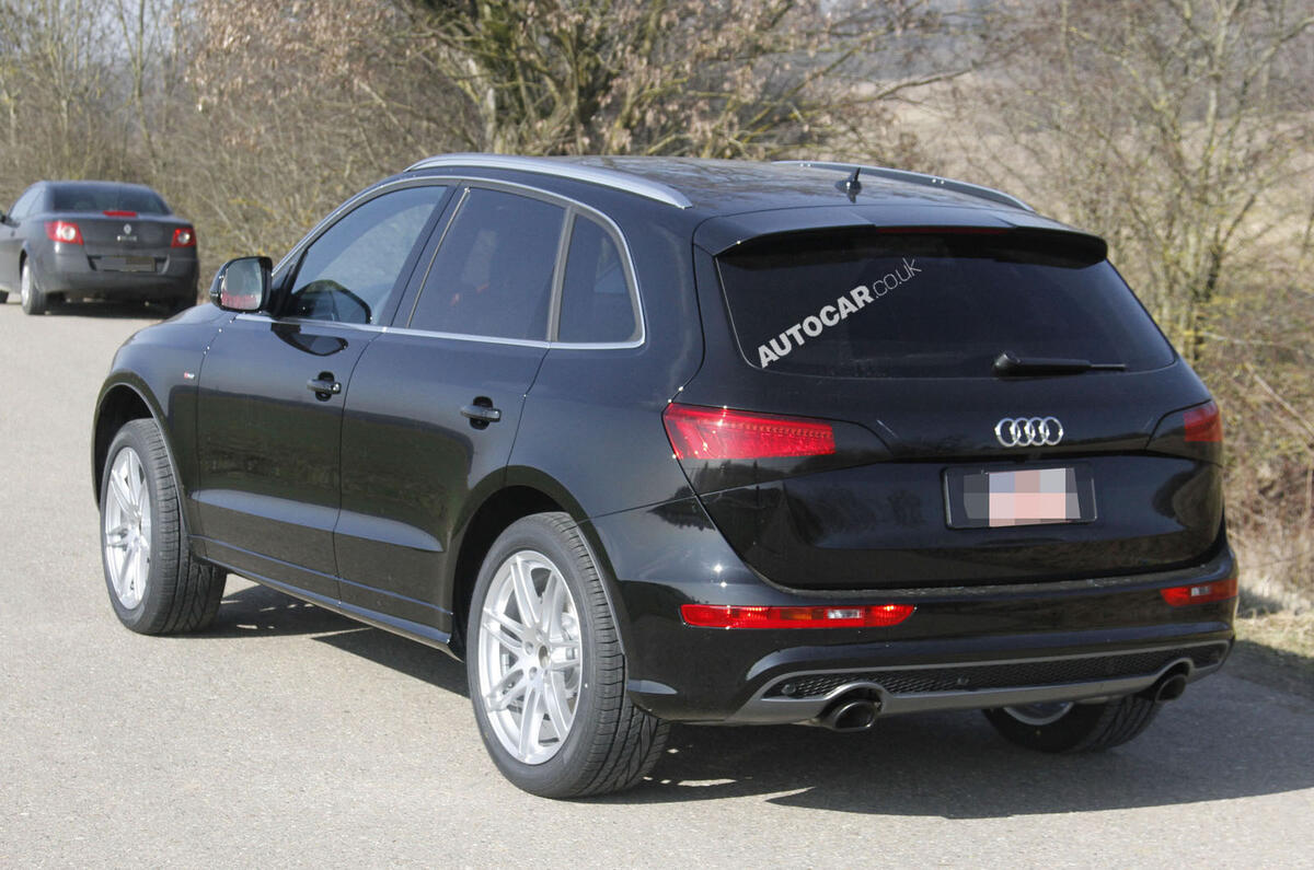 Facelifted Audi Q5 spied