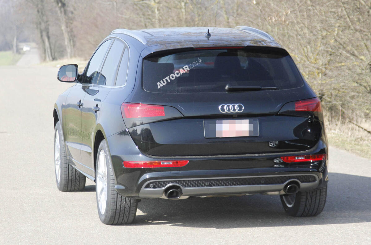 Facelifted Audi Q5 spied