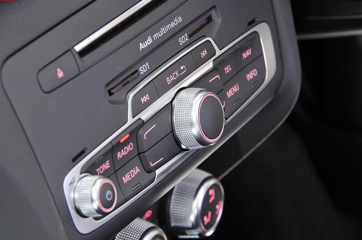 Audi A1 multimedia controls