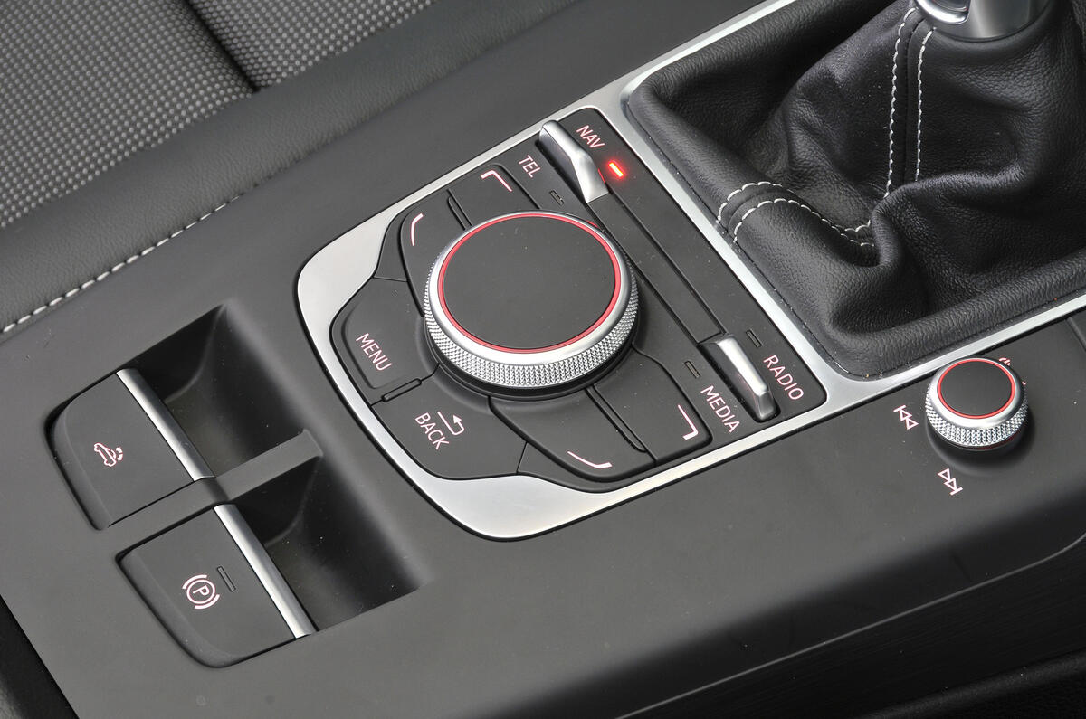 Audi A3 Cabriolet MMI controller