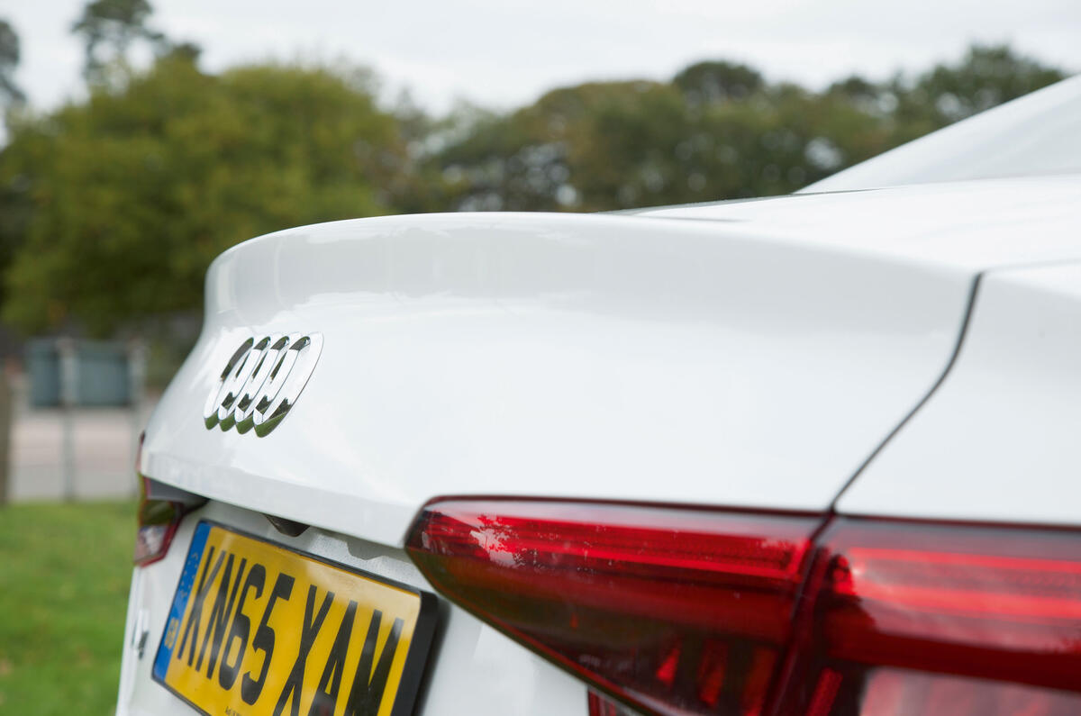 Audi A4 bootlid spoiler