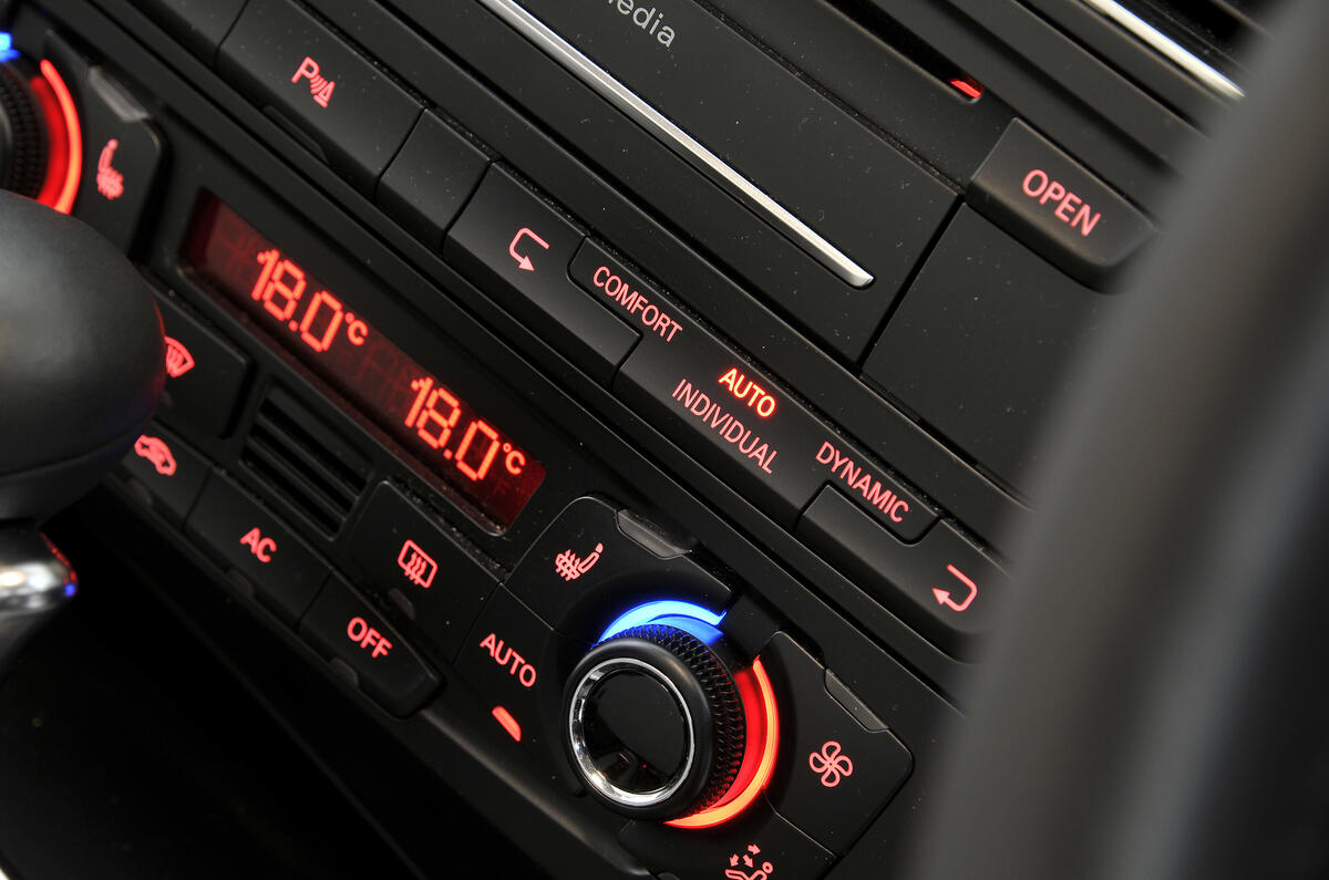 Audi Q5 centre console