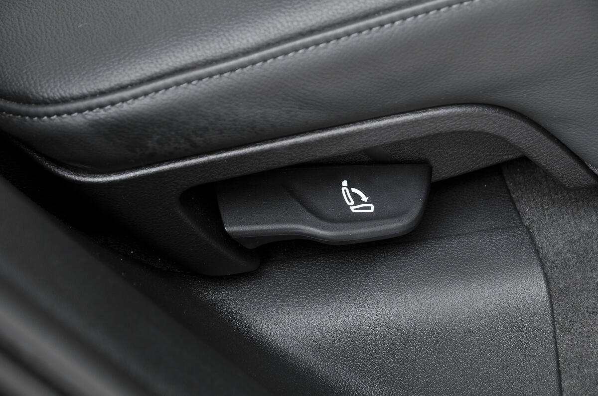 Audi Q5 seat release