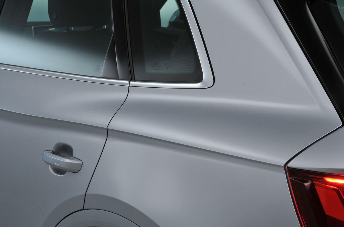 Audi Q5 high waistline