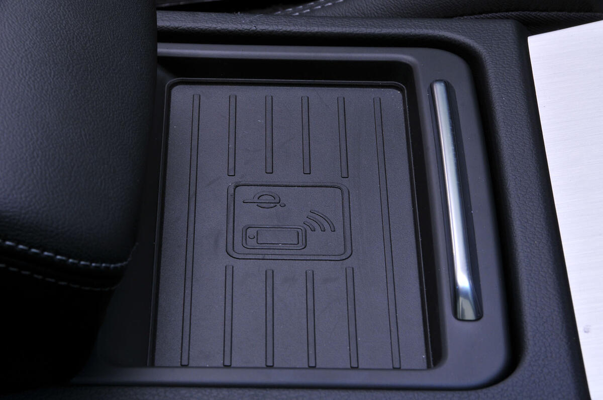 Audi Q5 wireless charging mat