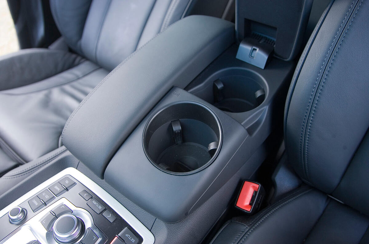 American-size cupholders identify the Q7’s main target audience Audi Q7 giant cupholders