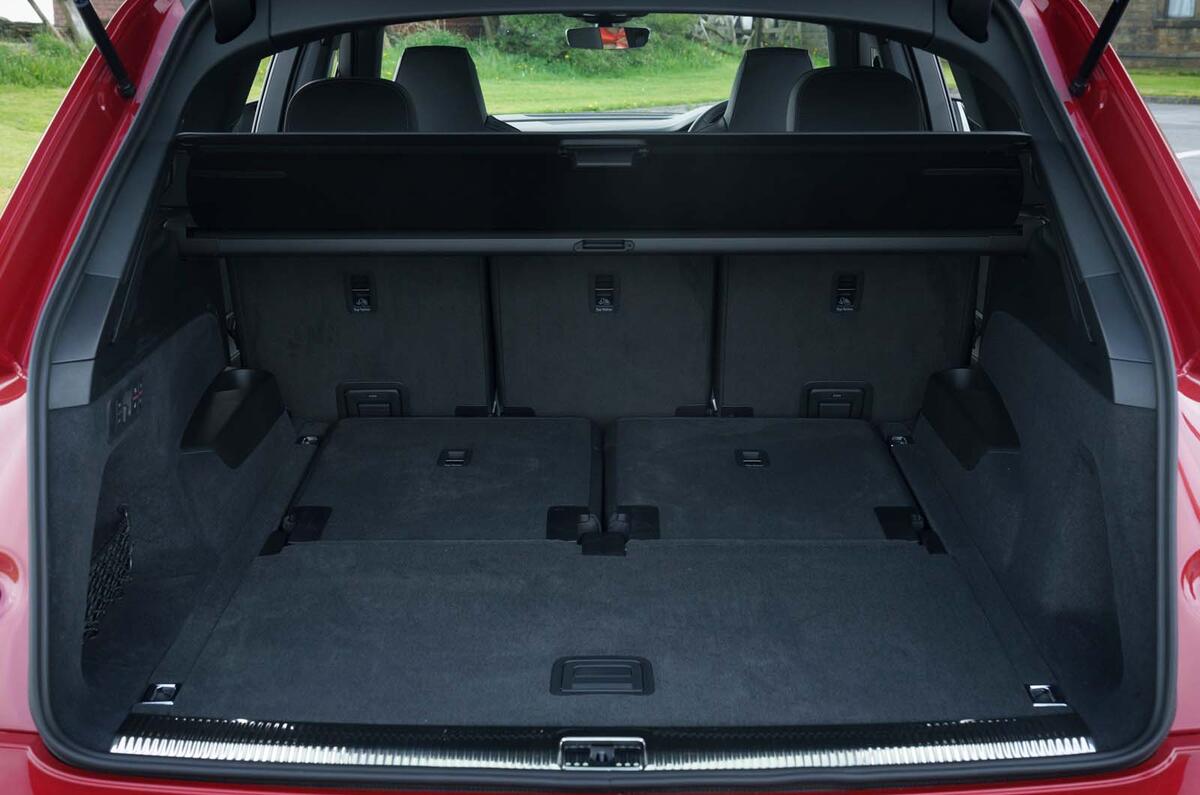 Audi Q7 interior boot
