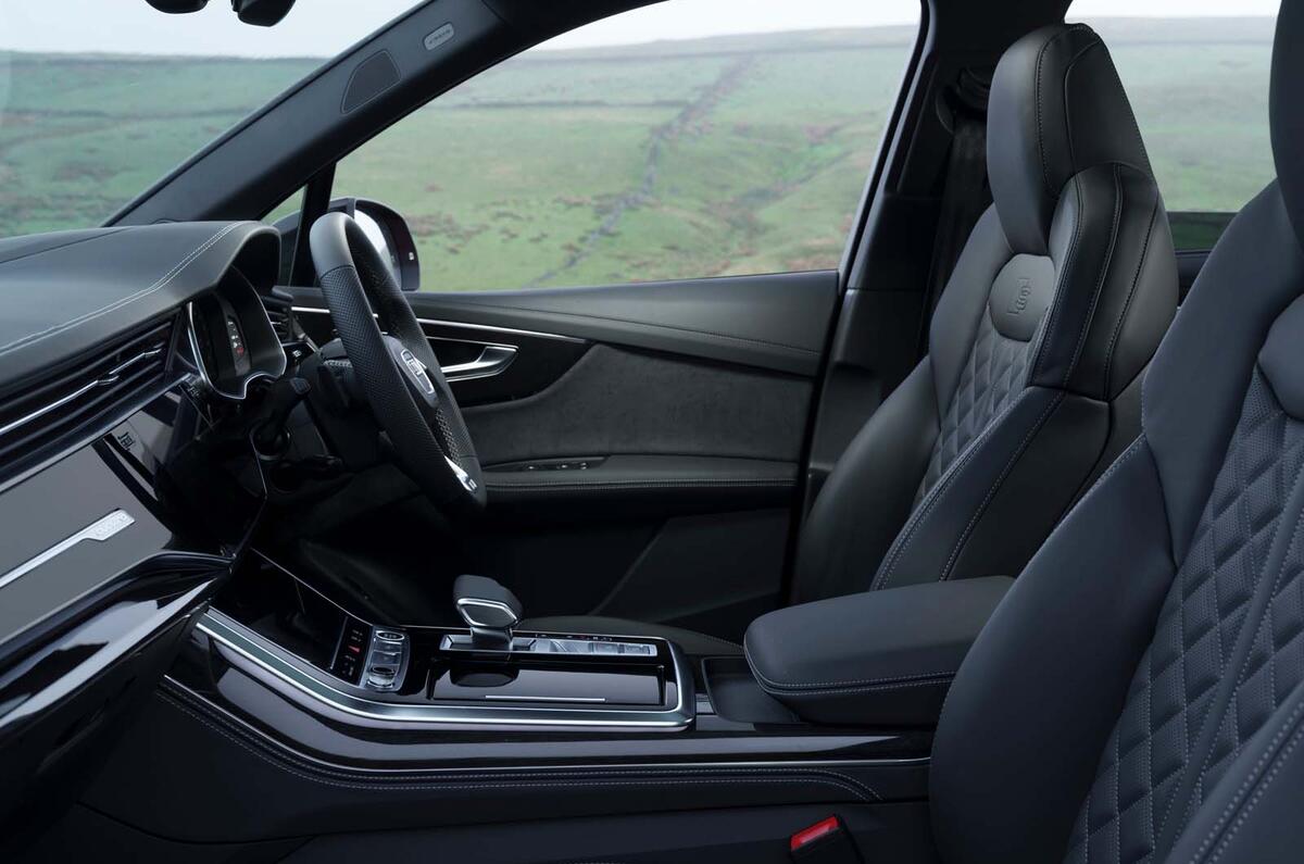 Audi Q7 interior front seats
